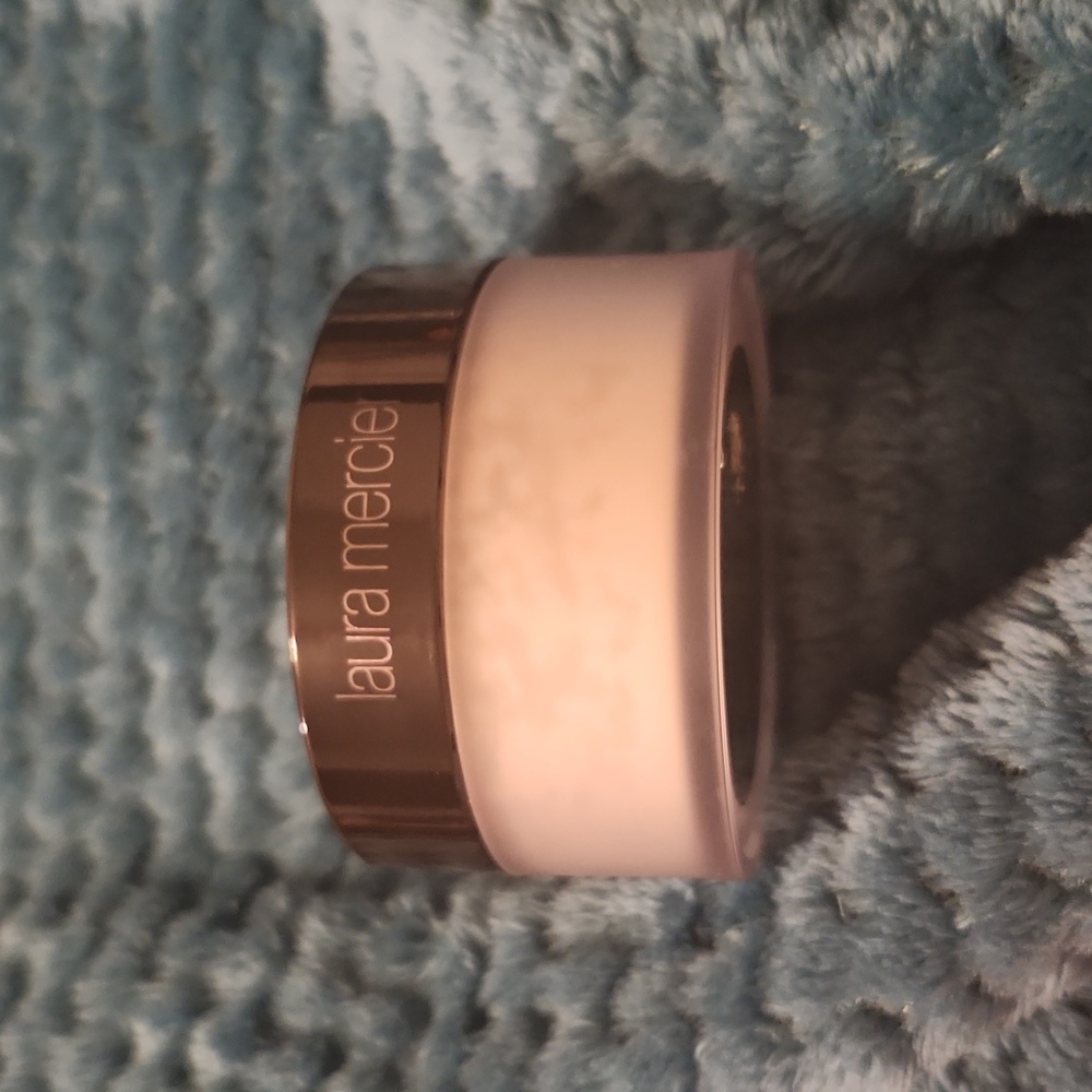 Laura Mercier  translucent powder